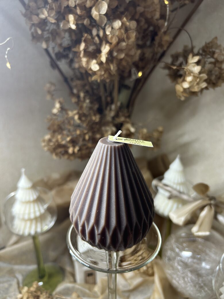 Svece Ziedu Elegance ar maigu aromātu.